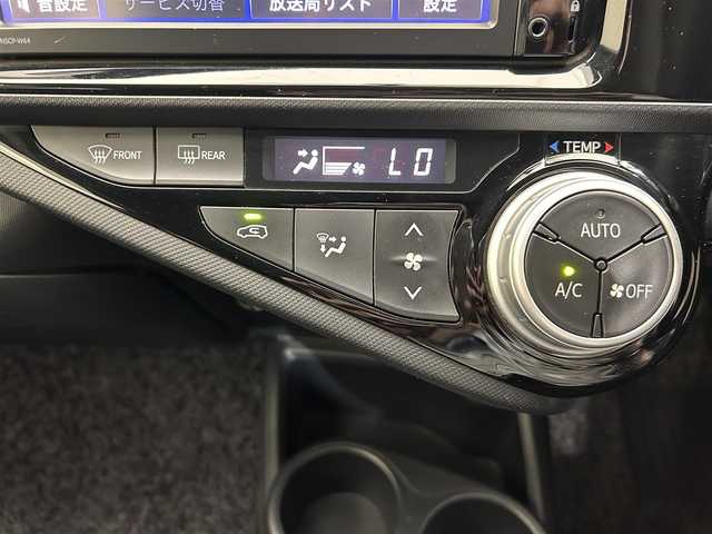 トヨタ アクア S 鹿児島県 2015(平27)年 3.2万km スーパーホワイトⅡ ・純正ナビゲーション/・ワンセグテレビ Bluetooth DVD/・ETC/・キーレス/・フロアマット