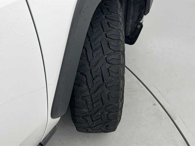 トヨタ ＲＡＶ４ アドベンチャー オフロードPKG 宮城県 2021(令3)年 6万km スーパーホワイトⅡ Toyota Safety Sense/・プリクラッシュセーフティ/・レーントレーシングアシスト/・オートマチックハイビーム/・レーダークルーズコントロール/純正9インチＤＡナビ/・BT.USB.Miracast/デジタルインナーミラー/寒冷地仕様/レザーシート/Ｄ席パワーシート/ビルトインＥＴＣ/ワイヤレス充電器/ルーフレール/LEDヘッドライト/LEDフォグライト/プッシュスタート/スマートキー×2/アイドリングストップ/社外16インチAW/純正フロアマット/ラゲッジマット/横滑り防止