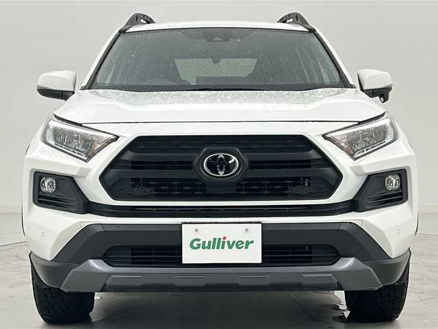 トヨタ ＲＡＶ４ アドベンチャー オフロードPKG 宮城県 2021(令3)年 6万km スーパーホワイトⅡ Toyota Safety Sense/・プリクラッシュセーフティ/・レーントレーシングアシスト/・オートマチックハイビーム/・レーダークルーズコントロール/純正9インチＤＡナビ/・BT.USB.Miracast/デジタルインナーミラー/寒冷地仕様/レザーシート/Ｄ席パワーシート/ビルトインＥＴＣ/ワイヤレス充電器/ルーフレール/LEDヘッドライト/LEDフォグライト/プッシュスタート/スマートキー×2/アイドリングストップ/社外16インチAW/純正フロアマット/ラゲッジマット/横滑り防止