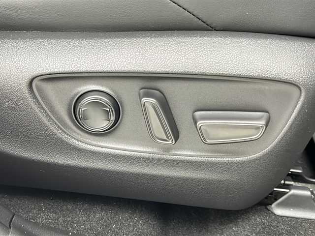 トヨタ ＲＡＶ４ アドベンチャー オフロードPKG 宮城県 2021(令3)年 6万km スーパーホワイトⅡ Toyota Safety Sense/・プリクラッシュセーフティ/・レーントレーシングアシスト/・オートマチックハイビーム/・レーダークルーズコントロール/純正9インチＤＡナビ/・BT.USB.Miracast/デジタルインナーミラー/寒冷地仕様/レザーシート/Ｄ席パワーシート/ビルトインＥＴＣ/ワイヤレス充電器/ルーフレール/LEDヘッドライト/LEDフォグライト/プッシュスタート/スマートキー×2/アイドリングストップ/社外16インチAW/純正フロアマット/ラゲッジマット/横滑り防止