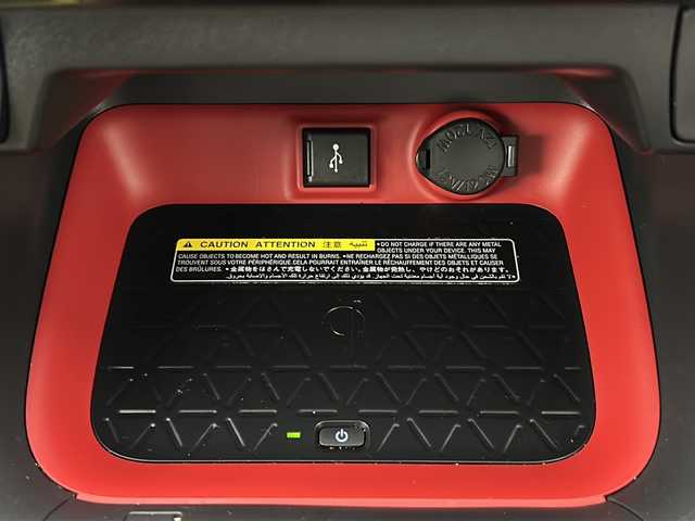 トヨタ ＲＡＶ４ アドベンチャー オフロードPKG 宮城県 2021(令3)年 6万km スーパーホワイトⅡ Toyota Safety Sense/・プリクラッシュセーフティ/・レーントレーシングアシスト/・オートマチックハイビーム/・レーダークルーズコントロール/純正9インチＤＡナビ/・BT.USB.Miracast/デジタルインナーミラー/寒冷地仕様/レザーシート/Ｄ席パワーシート/ビルトインＥＴＣ/ワイヤレス充電器/ルーフレール/LEDヘッドライト/LEDフォグライト/プッシュスタート/スマートキー×2/アイドリングストップ/社外16インチAW/純正フロアマット/ラゲッジマット/横滑り防止