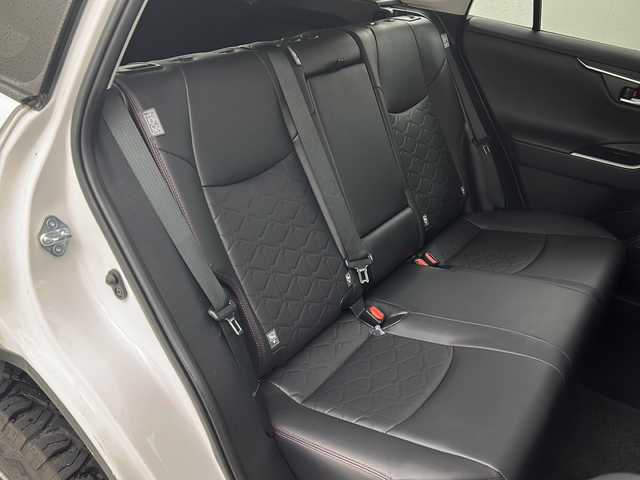 トヨタ ＲＡＶ４ アドベンチャー オフロードPKG 宮城県 2021(令3)年 6万km スーパーホワイトⅡ Toyota Safety Sense/・プリクラッシュセーフティ/・レーントレーシングアシスト/・オートマチックハイビーム/・レーダークルーズコントロール/純正9インチＤＡナビ/・BT.USB.Miracast/デジタルインナーミラー/寒冷地仕様/レザーシート/Ｄ席パワーシート/ビルトインＥＴＣ/ワイヤレス充電器/ルーフレール/LEDヘッドライト/LEDフォグライト/プッシュスタート/スマートキー×2/アイドリングストップ/社外16インチAW/純正フロアマット/ラゲッジマット/横滑り防止