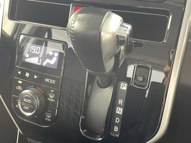 トヨタ タンク カスタムG－T 岐阜県 2016(平28)年 5.1万km ブラックマイカメタリック フリップダウンモニター/スマートアシストII/衝突回避支援ブレーキ機能/オートクルーズコントロール/パナソニックナビ/Bluetooth/フルセグTV/CD/DVD/SD/バックカメラ/ドライブレコーダー/両側パワースライドドア/スマートキー/プッシュスタート/シートヒーター（運転席/助手席）/ステアリングスイッチ/純正アルミホイール/純正フロアマット/純正ドアバイザー/電動格納ミラー/アイドリングストップ/ETC2.0