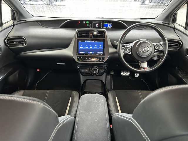 トヨタ プリウス ＰＨＶ S GRスポーツ 長崎県 2019(令1)年 9.8万km ダークブルーマイカ 純正SDナビ(FM/AM/BT/フルセグ/CD/DVD)/プッシュスタート/スマートキー/スペアキー1本/パワーウィンドウALL AUTO/EV/HVモード切替/ドライブモードセレクト/バックカメラ/前後ドラレコ/ビルトインETC/GRスポーツフロアマット/革巻きステアリング/ステアリングスイッチ/前席シートヒーター/純正18インチアルミホイール/ABS/レーンディパーチャーアラート/レーダークルーズコントロール/VSC/SRSダブル・サイドエアバッグ/SRSカーテンエアバッグ/取扱説明書/保証書/記録簿/ナビ取扱説明書
