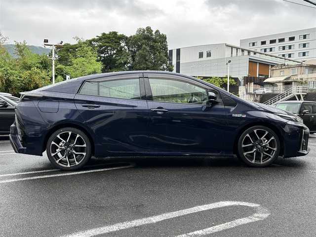 トヨタ プリウス ＰＨＶ S GRスポーツ 長崎県 2019(令1)年 9.8万km ダークブルーマイカ 純正SDナビ(FM/AM/BT/フルセグ/CD/DVD)/プッシュスタート/スマートキー/スペアキー1本/パワーウィンドウALL AUTO/EV/HVモード切替/ドライブモードセレクト/バックカメラ/前後ドラレコ/ビルトインETC/GRスポーツフロアマット/革巻きステアリング/ステアリングスイッチ/前席シートヒーター/純正18インチアルミホイール/ABS/レーンディパーチャーアラート/レーダークルーズコントロール/VSC/SRSダブル・サイドエアバッグ/SRSカーテンエアバッグ/取扱説明書/保証書/記録簿/ナビ取扱説明書