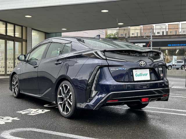 トヨタ プリウス ＰＨＶ S GRスポーツ 長崎県 2019(令1)年 9.8万km ダークブルーマイカ 純正SDナビ(FM/AM/BT/フルセグ/CD/DVD)/プッシュスタート/スマートキー/スペアキー1本/パワーウィンドウALL AUTO/EV/HVモード切替/ドライブモードセレクト/バックカメラ/前後ドラレコ/ビルトインETC/GRスポーツフロアマット/革巻きステアリング/ステアリングスイッチ/前席シートヒーター/純正18インチアルミホイール/ABS/レーンディパーチャーアラート/レーダークルーズコントロール/VSC/SRSダブル・サイドエアバッグ/SRSカーテンエアバッグ/取扱説明書/保証書/記録簿/ナビ取扱説明書
