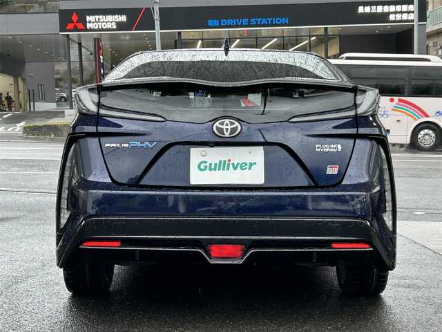 トヨタ プリウス ＰＨＶ S GRスポーツ 長崎県 2019(令1)年 9.8万km ダークブルーマイカ 純正SDナビ(FM/AM/BT/フルセグ/CD/DVD)/プッシュスタート/スマートキー/スペアキー1本/パワーウィンドウALL AUTO/EV/HVモード切替/ドライブモードセレクト/バックカメラ/前後ドラレコ/ビルトインETC/GRスポーツフロアマット/革巻きステアリング/ステアリングスイッチ/前席シートヒーター/純正18インチアルミホイール/ABS/レーンディパーチャーアラート/レーダークルーズコントロール/VSC/SRSダブル・サイドエアバッグ/SRSカーテンエアバッグ/取扱説明書/保証書/記録簿/ナビ取扱説明書