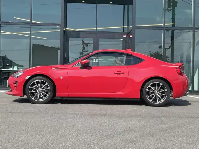 トヨタ ８６ GT リミテッド 愛媛県 2018(平30)年 2万km ピュアレッド 純正7型ナビ　/AM/FM/BT/フルセグTV/バックカメラ　/クルーズコントロール　/ドライブレコーダー　/D/N席シートヒーター　/ETC2.0　/前後コーナーセンサー　/シガーソケット/パドルシフト　/ステアリングリモコン　/電格ミラー　/ドアバイザー/リアスポイラー/現状サマー(純正AW)(215/45/R17)
