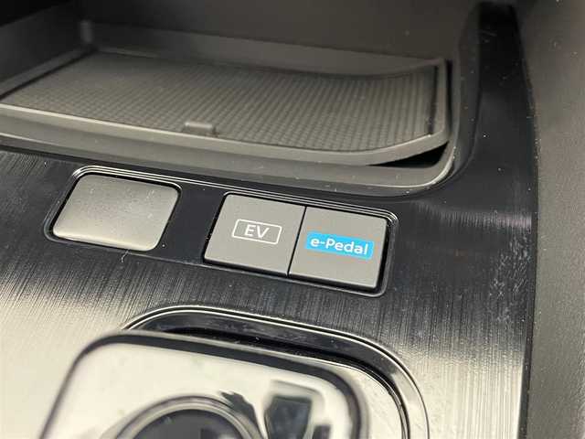 日産 エクストレイル S e－4ORCE 岐阜県 2023(令5)年 1.4万km ダイヤモンドブラック ４WD/e-4ORCE/エマージェンシーブレーキ/クルーズコントロール/車線逸脱警報/踏み間違い衝突防止支援/標識表示機能/オートブレーキホールド/前後ソナー/ハイビームアシスト/ヒルディセントコントロール/シートヒーター（１列目、２列目左右）/ステアリングヒーター/Pioneerナビ/バックカメラ/ETC/ドライブレコーダー/LEDヘッドライト/フォグランプ/純正18インチアルミホイール