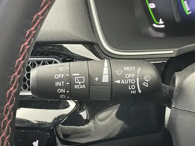ホンダ シビック e:HEV 埼玉県 2022(令4)年 3.1万km プラチナホワイトパール 純正ディスプレイオーディオ　バックカメラ　ＢＳＭ　ビルトインＥＴＣ２．０　前後ドラレコ　ＢＯＳＥ　ホンダセンシング　アダクティブクルーズコントロール　シートヒーター　ワイヤレス充電　ＬＥＤライト　ＴＶ