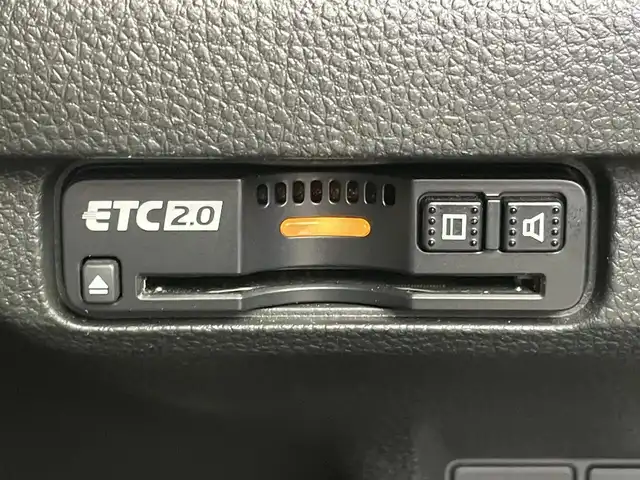 ホンダ シビック e:HEV 埼玉県 2022(令4)年 3.1万km プラチナホワイトパール 純正ディスプレイオーディオ　バックカメラ　ＢＳＭ　ビルトインＥＴＣ２．０　前後ドラレコ　ＢＯＳＥ　ホンダセンシング　アダクティブクルーズコントロール　シートヒーター　ワイヤレス充電　ＬＥＤライト　ＴＶ