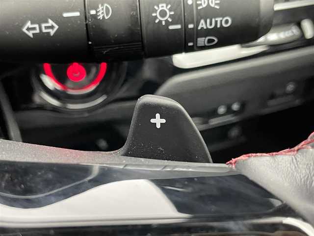 ホンダ シビック e:HEV 埼玉県 2022(令4)年 3.1万km プラチナホワイトパール 純正ディスプレイオーディオ　バックカメラ　ＢＳＭ　ビルトインＥＴＣ２．０　前後ドラレコ　ＢＯＳＥ　ホンダセンシング　アダクティブクルーズコントロール　シートヒーター　ワイヤレス充電　ＬＥＤライト　ＴＶ