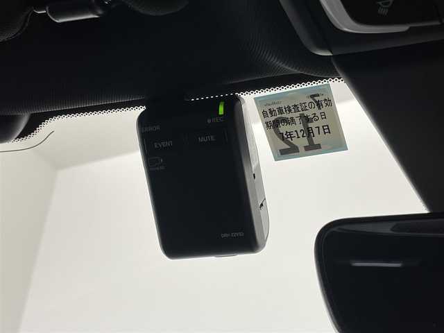 ホンダ シビック e:HEV 埼玉県 2022(令4)年 3.1万km プラチナホワイトパール 純正ディスプレイオーディオ　バックカメラ　ＢＳＭ　ビルトインＥＴＣ２．０　前後ドラレコ　ＢＯＳＥ　ホンダセンシング　アダクティブクルーズコントロール　シートヒーター　ワイヤレス充電　ＬＥＤライト　ＴＶ