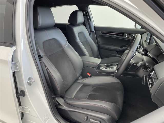 ホンダ シビック e:HEV 埼玉県 2022(令4)年 3.1万km プラチナホワイトパール 純正ディスプレイオーディオ　バックカメラ　ＢＳＭ　ビルトインＥＴＣ２．０　前後ドラレコ　ＢＯＳＥ　ホンダセンシング　アダクティブクルーズコントロール　シートヒーター　ワイヤレス充電　ＬＥＤライト　ＴＶ