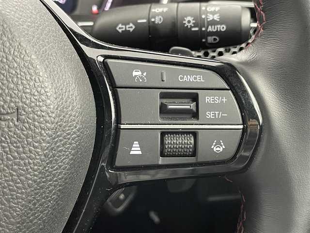 ホンダ シビック e:HEV 埼玉県 2022(令4)年 3.1万km プラチナホワイトパール 純正ディスプレイオーディオ　バックカメラ　ＢＳＭ　ビルトインＥＴＣ２．０　前後ドラレコ　ＢＯＳＥ　ホンダセンシング　アダクティブクルーズコントロール　シートヒーター　ワイヤレス充電　ＬＥＤライト　ＴＶ