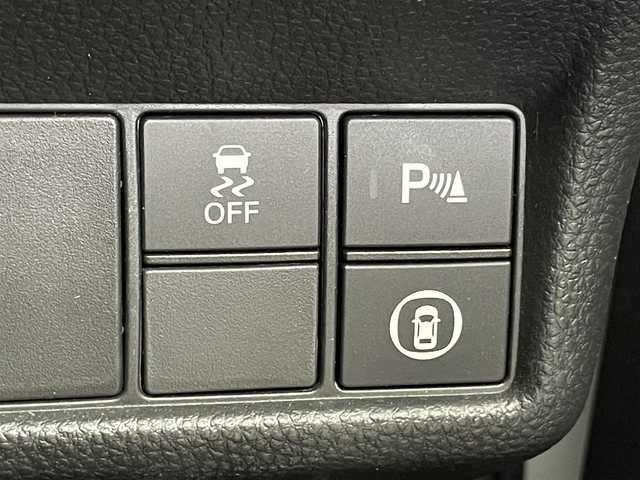 ホンダ シビック e:HEV 埼玉県 2022(令4)年 3.1万km プラチナホワイトパール 純正ディスプレイオーディオ　バックカメラ　ＢＳＭ　ビルトインＥＴＣ２．０　前後ドラレコ　ＢＯＳＥ　ホンダセンシング　アダクティブクルーズコントロール　シートヒーター　ワイヤレス充電　ＬＥＤライト　ＴＶ