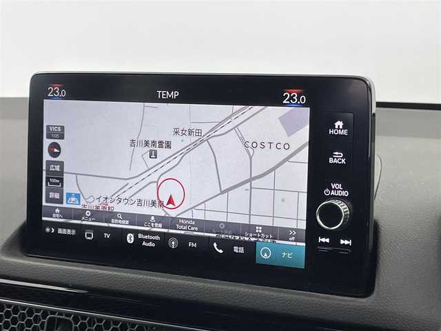 ホンダ シビック e:HEV 埼玉県 2022(令4)年 3.1万km プラチナホワイトパール 純正ディスプレイオーディオ　バックカメラ　ＢＳＭ　ビルトインＥＴＣ２．０　前後ドラレコ　ＢＯＳＥ　ホンダセンシング　アダクティブクルーズコントロール　シートヒーター　ワイヤレス充電　ＬＥＤライト　ＴＶ