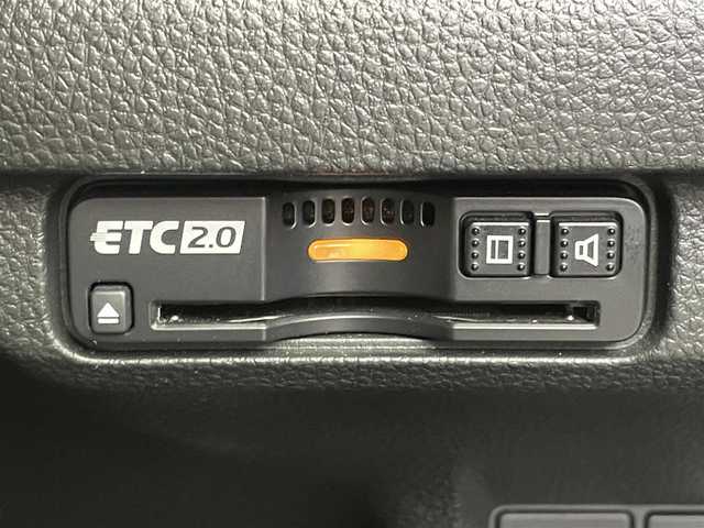 ホンダ シビック e:HEV 埼玉県 2022(令4)年 3.1万km プラチナホワイトパール 純正ディスプレイオーディオ　バックカメラ　ＢＳＭ　ビルトインＥＴＣ２．０　前後ドラレコ　ＢＯＳＥ　ホンダセンシング　アダクティブクルーズコントロール　シートヒーター　ワイヤレス充電　ＬＥＤライト　ＴＶ