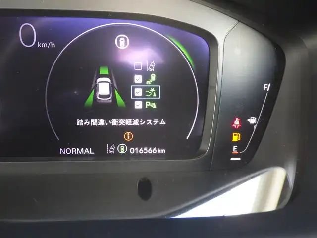 ホンダ ＺＲ－Ｖ ハイブリッド e:HEV X 千葉県 2022(令4)年 1.7万km プラチナホワイトパール ホンダセンシング/・衝突軽減ブレーキ（CMBS）/・車線維持支援システム（LKAS）/・アダプティブクルーズコントロール（ACC）/・後方誤発進抑制機能/・誤発進抑制機能/ハーフレザーシート/11.4インチホンダコネクトナビ/地デジTV/【DVD/CD再生機能　Bluetooth接続】/バックカメラ/革巻きステアリング/ステアリングスイッチ/パドルシフト/ETC/LEDヘッドライト/ウインカーミラー/コーナーセンサー/純正18インチアルミホイル/サイド/カーテンエアバッグ/Honda スマートキー