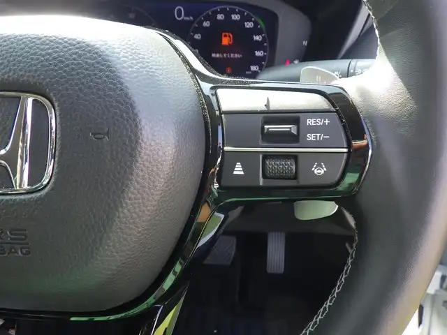 ホンダ ＺＲ－Ｖ ハイブリッド e:HEV X 千葉県 2022(令4)年 1.7万km プラチナホワイトパール ホンダセンシング/・衝突軽減ブレーキ（CMBS）/・車線維持支援システム（LKAS）/・アダプティブクルーズコントロール（ACC）/・後方誤発進抑制機能/・誤発進抑制機能/ハーフレザーシート/11.4インチホンダコネクトナビ/地デジTV/【DVD/CD再生機能　Bluetooth接続】/バックカメラ/革巻きステアリング/ステアリングスイッチ/パドルシフト/ETC/LEDヘッドライト/ウインカーミラー/コーナーセンサー/純正18インチアルミホイル/サイド/カーテンエアバッグ/Honda スマートキー