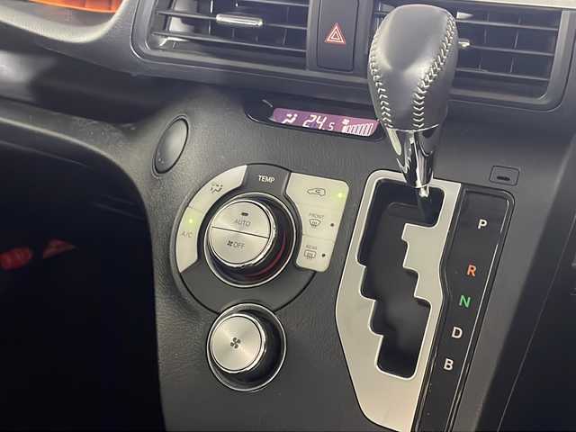 トヨタ シエンタ ハイブリッド ファンベースG 沖縄県 2022(令4)年 1.7万km ブラックマイカ/ベージュ 2トーン 禁煙車　/県外仕入　/純正ナビ　/フルセグ　Ｂｌｕｅｔｏｏｔｈ　ＤＶＤ　ＣＤ　/パノラミックビューモニター　/クルーズコントロール　/トヨタセーフティセンス　/両側パワースライドドア　/オートハイビーム/ビルトインETC/LEDヘッドライト/純正フロアマット/純正ドアバイザー