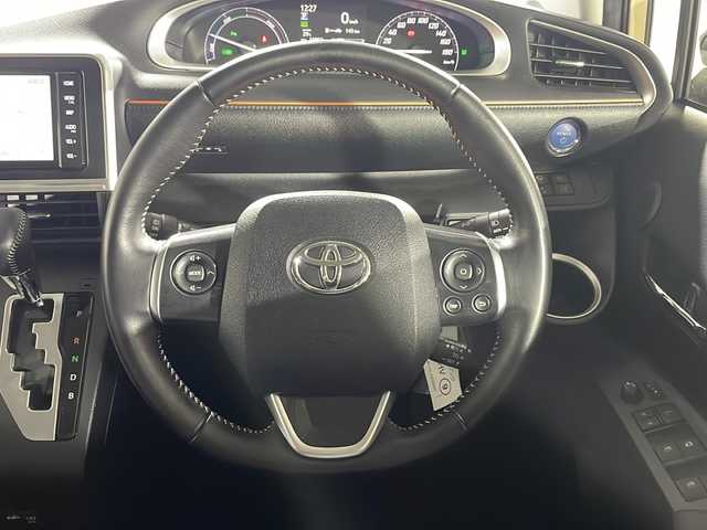 トヨタ シエンタ ハイブリッド ファンベースG 沖縄県 2022(令4)年 1.7万km ブラックマイカ/ベージュ 2トーン 禁煙車　/県外仕入　/純正ナビ　/フルセグ　Ｂｌｕｅｔｏｏｔｈ　ＤＶＤ　ＣＤ　/パノラミックビューモニター　/クルーズコントロール　/トヨタセーフティセンス　/両側パワースライドドア　/オートハイビーム/ビルトインETC/LEDヘッドライト/純正フロアマット/純正ドアバイザー