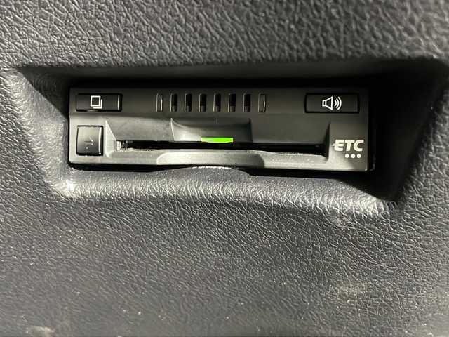 トヨタ シエンタ ハイブリッド ファンベースG 沖縄県 2022(令4)年 1.7万km ブラックマイカ/ベージュ 2トーン 禁煙車　/県外仕入　/純正ナビ　/フルセグ　Ｂｌｕｅｔｏｏｔｈ　ＤＶＤ　ＣＤ　/パノラミックビューモニター　/クルーズコントロール　/トヨタセーフティセンス　/両側パワースライドドア　/オートハイビーム/ビルトインETC/LEDヘッドライト/純正フロアマット/純正ドアバイザー