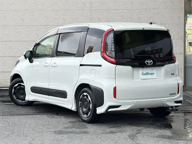 トヨタ シエンタ ハイブリッド Z 兵庫県 2023(令5)年 0.5万km ホワイトパールクリスタルシャイン モデリスタエアロ/10.5インチディスプレイオーディオ（OP）/コンフォートパッケージ（OP）/　・ＩＲカット機能付きガラス/　・ステアリングヒーター/　・シートヒーター（運転席/助手席）/ディスプレイオーディオプラス（OP）/　・車載メモリーナビ/　・地デジＴＶ/　・光ビーコンETC2.0ユニット/セーフティセンス（衝突回避支援パッケージ）/ハンズフリーパワースライドドア（両側）/オプティトロンメーター/７インチカラーマルチインフォメーションディスプレイ/スマートキーエントリー