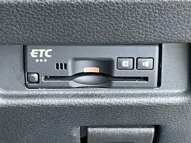 スズキ スペーシア ギア HYBRID XZターボ 東京都 2020(令2)年 3.8万km クールカーキパールメタリック/ガンメタリック2トーン 純正８型ＳＤナビ＆フルセグ　/・BluetoothAudio/USB/・CD/SD/DVD/AM/FM/両側パワースライドドア　/純正ＬＥＤヘッドライト　/前席シートヒーター/セーフティサポート　/（予防安全技術）/・アダプティブクルーズコントロール　/・ハイビームアシスト /・リアパーキングソナー /・車線逸脱警報機能/・先行車発進お知らせ機能/・ふらつき警報/・後退時ブレーキサポート/前後ドライブレコーダー/社外ETC /プッシュエンジンスタート/純正フロアゴムマット/Wエアバック＆ABS