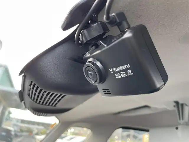 スズキ スペーシア ギア HYBRID XZターボ 東京都 2020(令2)年 3.8万km クールカーキパールメタリック/ガンメタリック2トーン 純正８型ＳＤナビ＆フルセグ　/・BluetoothAudio/USB/・CD/SD/DVD/AM/FM/両側パワースライドドア　/純正ＬＥＤヘッドライト　/前席シートヒーター/セーフティサポート　/（予防安全技術）/・アダプティブクルーズコントロール　/・ハイビームアシスト /・リアパーキングソナー /・車線逸脱警報機能/・先行車発進お知らせ機能/・ふらつき警報/・後退時ブレーキサポート/前後ドライブレコーダー/社外ETC /プッシュエンジンスタート/純正フロアゴムマット/Wエアバック＆ABS