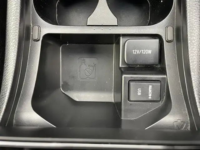 トヨタ ハリアー プレミアム 富山県 2018(平30)年 4.5万km ブラック ALPINE10型ナビ/AM/FM/CD/DVD/HDMI/Bluetooth/フルセグTV/プリクラッシュセーフティ/レーダークルーズコントロール/オートマチックハイビーム/バックカメラ/ETC/LEDヘッドライト/電動パーキング/プッシュスタート/スペアキー1本/パワーバックドア/アイドリングストップ/純正18インチアルミホイール/横滑り防止装置/運転席パワーシート