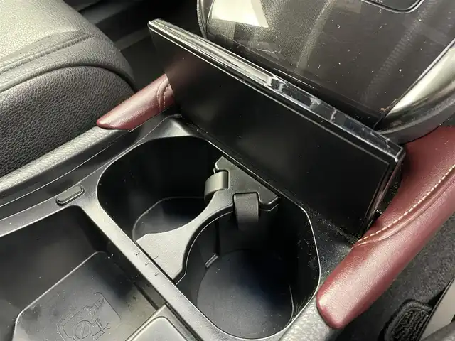 トヨタ ハリアー プレミアム 富山県 2018(平30)年 4.5万km ブラック ALPINE10型ナビ/AM/FM/CD/DVD/HDMI/Bluetooth/フルセグTV/プリクラッシュセーフティ/レーダークルーズコントロール/オートマチックハイビーム/バックカメラ/ETC/LEDヘッドライト/電動パーキング/プッシュスタート/スペアキー1本/パワーバックドア/アイドリングストップ/純正18インチアルミホイール/横滑り防止装置/運転席パワーシート