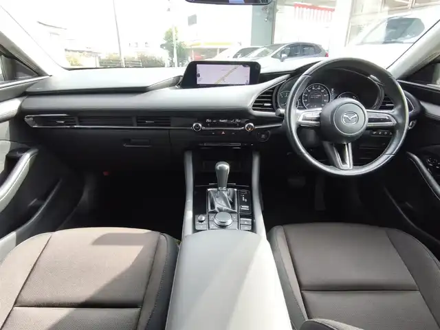 マツダ マツダ３セダン 20S プロアクティブ 熊本県 2021(令3)年 1.3万km ソニックシルバーM ワンオーナー/純正ナビ/【フルセグテレビ/Bluetooth/USB/HDMI/CD/DVD】/360°ビューモニター/クルーズコントロール/衝突被害軽減ブレーキ/レーンキープアシスト/ブラインドスポットモニター/ステアリングスイッチ/パーキングセンサー/電子パーキング/オートホールド/オートハイビーム/純正18インチアルミホイール/アイドリングストップ/横滑り防止/MTモード/パドルシフト/ウインカーミラー/取扱説明書