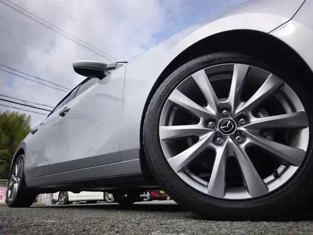 マツダ マツダ３セダン 20S プロアクティブ 熊本県 2021(令3)年 1.3万km ソニックシルバーM ワンオーナー/純正ナビ/【フルセグテレビ/Bluetooth/USB/HDMI/CD/DVD】/360°ビューモニター/クルーズコントロール/衝突被害軽減ブレーキ/レーンキープアシスト/ブラインドスポットモニター/ステアリングスイッチ/パーキングセンサー/電子パーキング/オートホールド/オートハイビーム/純正18インチアルミホイール/アイドリングストップ/横滑り防止/MTモード/パドルシフト/ウインカーミラー/取扱説明書
