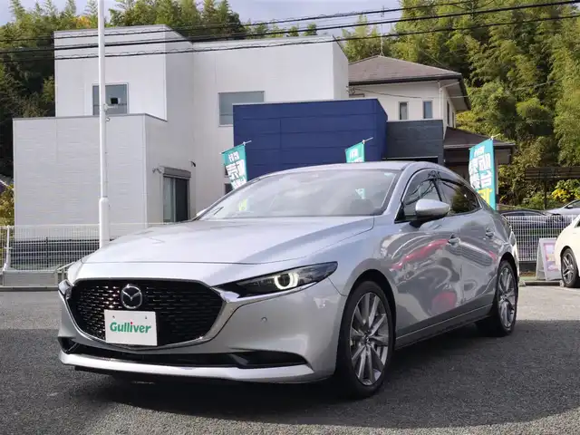マツダ マツダ３セダン 20S プロアクティブ 熊本県 2021(令3)年 1.3万km ソニックシルバーM ワンオーナー/純正ナビ/【フルセグテレビ/Bluetooth/USB/HDMI/CD/DVD】/360°ビューモニター/クルーズコントロール/衝突被害軽減ブレーキ/レーンキープアシスト/ブラインドスポットモニター/ステアリングスイッチ/パーキングセンサー/電子パーキング/オートホールド/オートハイビーム/純正18インチアルミホイール/アイドリングストップ/横滑り防止/MTモード/パドルシフト/ウインカーミラー/取扱説明書