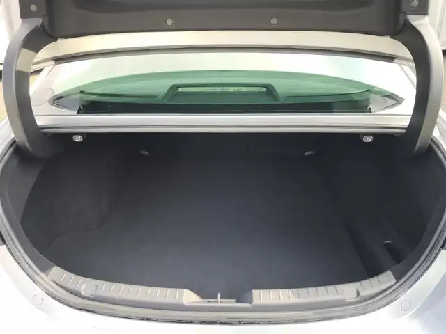 マツダ マツダ３セダン 20S プロアクティブ 熊本県 2021(令3)年 1.3万km ソニックシルバーM ワンオーナー/純正ナビ/【フルセグテレビ/Bluetooth/USB/HDMI/CD/DVD】/360°ビューモニター/クルーズコントロール/衝突被害軽減ブレーキ/レーンキープアシスト/ブラインドスポットモニター/ステアリングスイッチ/パーキングセンサー/電子パーキング/オートホールド/オートハイビーム/純正18インチアルミホイール/アイドリングストップ/横滑り防止/MTモード/パドルシフト/ウインカーミラー/取扱説明書