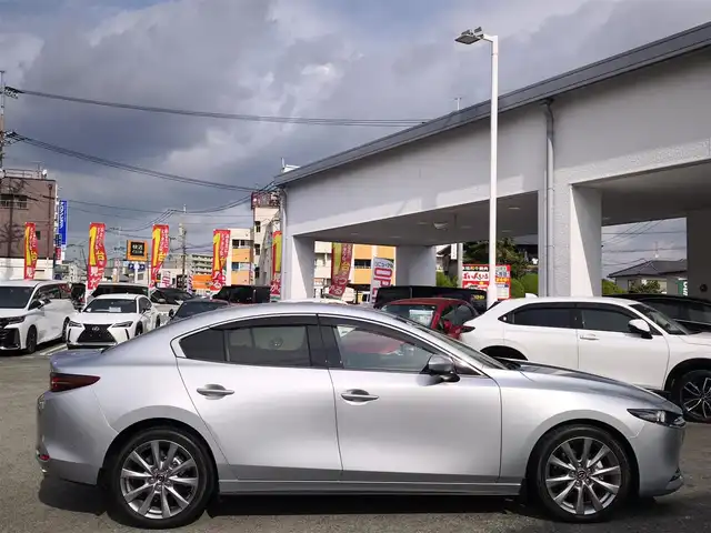 マツダ マツダ３セダン 20S プロアクティブ 熊本県 2021(令3)年 1.3万km ソニックシルバーM ワンオーナー/純正ナビ/【フルセグテレビ/Bluetooth/USB/HDMI/CD/DVD】/360°ビューモニター/クルーズコントロール/衝突被害軽減ブレーキ/レーンキープアシスト/ブラインドスポットモニター/ステアリングスイッチ/パーキングセンサー/電子パーキング/オートホールド/オートハイビーム/純正18インチアルミホイール/アイドリングストップ/横滑り防止/MTモード/パドルシフト/ウインカーミラー/取扱説明書