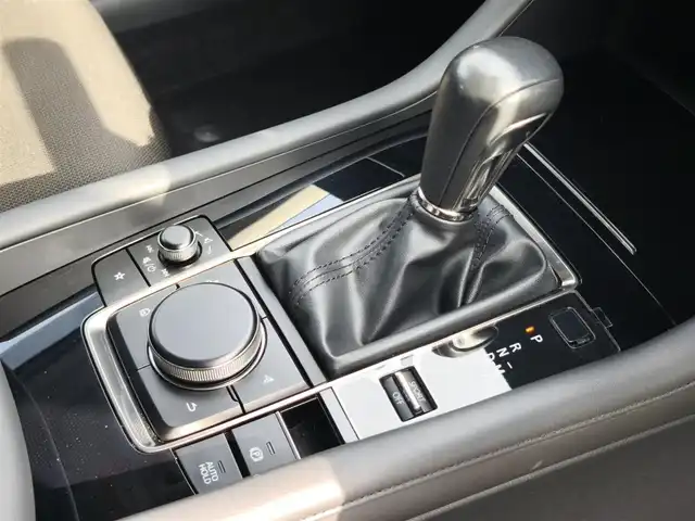 マツダ マツダ３セダン 20S プロアクティブ 熊本県 2021(令3)年 1.3万km ソニックシルバーM ワンオーナー/純正ナビ/【フルセグテレビ/Bluetooth/USB/HDMI/CD/DVD】/360°ビューモニター/クルーズコントロール/衝突被害軽減ブレーキ/レーンキープアシスト/ブラインドスポットモニター/ステアリングスイッチ/パーキングセンサー/電子パーキング/オートホールド/オートハイビーム/純正18インチアルミホイール/アイドリングストップ/横滑り防止/MTモード/パドルシフト/ウインカーミラー/取扱説明書