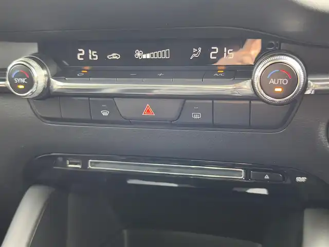 マツダ マツダ３セダン 20S プロアクティブ 熊本県 2021(令3)年 1.3万km ソニックシルバーM ワンオーナー/純正ナビ/【フルセグテレビ/Bluetooth/USB/HDMI/CD/DVD】/360°ビューモニター/クルーズコントロール/衝突被害軽減ブレーキ/レーンキープアシスト/ブラインドスポットモニター/ステアリングスイッチ/パーキングセンサー/電子パーキング/オートホールド/オートハイビーム/純正18インチアルミホイール/アイドリングストップ/横滑り防止/MTモード/パドルシフト/ウインカーミラー/取扱説明書