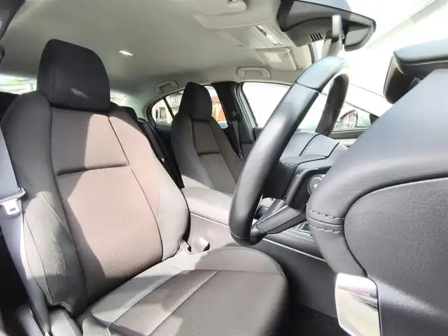 マツダ マツダ３セダン 20S プロアクティブ 熊本県 2021(令3)年 1.3万km ソニックシルバーM ワンオーナー/純正ナビ/【フルセグテレビ/Bluetooth/USB/HDMI/CD/DVD】/360°ビューモニター/クルーズコントロール/衝突被害軽減ブレーキ/レーンキープアシスト/ブラインドスポットモニター/ステアリングスイッチ/パーキングセンサー/電子パーキング/オートホールド/オートハイビーム/純正18インチアルミホイール/アイドリングストップ/横滑り防止/MTモード/パドルシフト/ウインカーミラー/取扱説明書