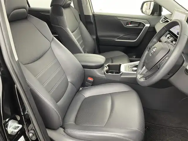 トヨタ ＲＡＶ４ G Zパッケージ 福岡県 2024(令6)年 0.9万km アティチュードブラックマイカ ワンオーナー　/純正１０．５型DAナビ／フルセグTV　/全方位カメラ　/ワイヤレス充電　/デジタルインナーミラー　/ビルトインETC2.0　/前後ドラレコ　/トヨタセーフティセンス　/レーダークルーズコントロール　/コーナーセンサー　/衝突軽減ブレーキ　/レーンキープ　/アクセル踏み間違い防止　/ブラインドスポットモニター　/ヒルディセントコントロール　/シートベンチレーション／ヒーター　/ステアリングヒーター　/シートメモリー付きパワーシート　/パワーバックドア　/純正１９インチアルミホイール　/LEDヘッドライト　/ルーフレール　