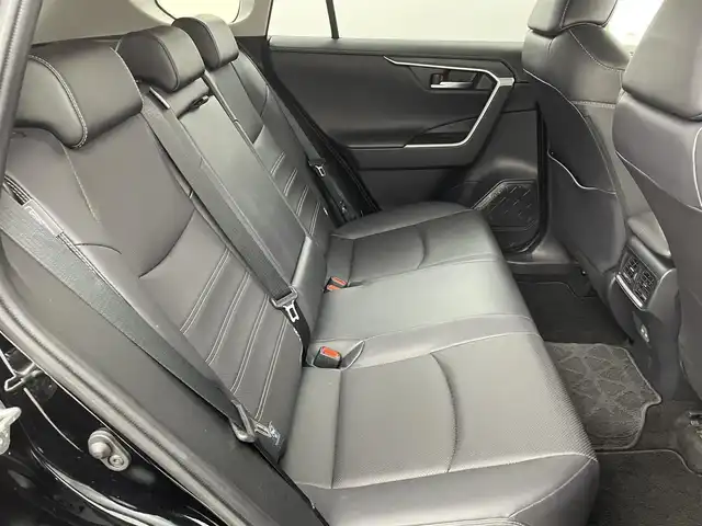 トヨタ ＲＡＶ４ G Zパッケージ 福岡県 2024(令6)年 0.9万km アティチュードブラックマイカ ワンオーナー　/純正１０．５型DAナビ／フルセグTV　/全方位カメラ　/ワイヤレス充電　/デジタルインナーミラー　/ビルトインETC2.0　/前後ドラレコ　/トヨタセーフティセンス　/レーダークルーズコントロール　/コーナーセンサー　/衝突軽減ブレーキ　/レーンキープ　/アクセル踏み間違い防止　/ブラインドスポットモニター　/ヒルディセントコントロール　/シートベンチレーション／ヒーター　/ステアリングヒーター　/シートメモリー付きパワーシート　/パワーバックドア　/純正１９インチアルミホイール　/LEDヘッドライト　/ルーフレール　