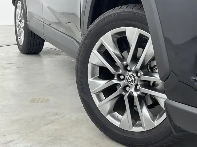 トヨタ ＲＡＶ４ G Zパッケージ 福岡県 2024(令6)年 0.9万km アティチュードブラックマイカ ワンオーナー　/純正１０．５型DAナビ／フルセグTV　/全方位カメラ　/ワイヤレス充電　/デジタルインナーミラー　/ビルトインETC2.0　/前後ドラレコ　/トヨタセーフティセンス　/レーダークルーズコントロール　/コーナーセンサー　/衝突軽減ブレーキ　/レーンキープ　/アクセル踏み間違い防止　/ブラインドスポットモニター　/ヒルディセントコントロール　/シートベンチレーション／ヒーター　/ステアリングヒーター　/シートメモリー付きパワーシート　/パワーバックドア　/純正１９インチアルミホイール　/LEDヘッドライト　/ルーフレール　
