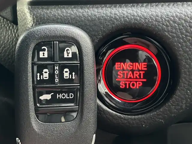 ホンダ ステップワゴン スパーダ 道南・函館 2024(令6)年 2.3万km プラチナホワイトパール /純正ナビ//フルセグTV//寒冷地仕様//全周囲カメラ//シートヒーター//パワーバックドア//オットマン//両側パワースライドドア//衝突被害軽減ブレーキ//レーダクルーズコントロール//レーンキープアシスト//ＥＴＣ