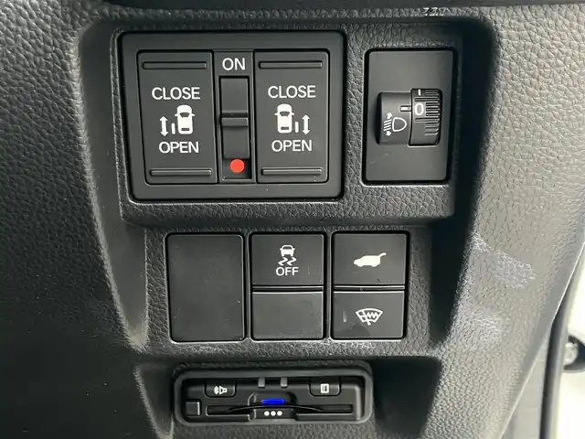 ホンダ ステップワゴン スパーダ 道南・函館 2024(令6)年 2.3万km プラチナホワイトパール /純正ナビ//フルセグTV//寒冷地仕様//全周囲カメラ//シートヒーター//パワーバックドア//オットマン//両側パワースライドドア//衝突被害軽減ブレーキ//レーダクルーズコントロール//レーンキープアシスト//ＥＴＣ