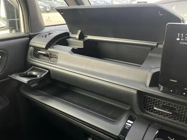 ホンダ ステップワゴン スパーダ 道南・函館 2024(令6)年 2.3万km プラチナホワイトパール /純正ナビ//フルセグTV//寒冷地仕様//全周囲カメラ//シートヒーター//パワーバックドア//オットマン//両側パワースライドドア//衝突被害軽減ブレーキ//レーダクルーズコントロール//レーンキープアシスト//ＥＴＣ