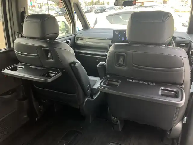 ホンダ ステップワゴン スパーダ 道南・函館 2024(令6)年 2.3万km プラチナホワイトパール /純正ナビ//フルセグTV//寒冷地仕様//全周囲カメラ//シートヒーター//パワーバックドア//オットマン//両側パワースライドドア//衝突被害軽減ブレーキ//レーダクルーズコントロール//レーンキープアシスト//ＥＴＣ