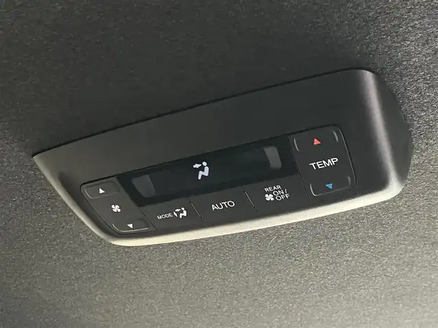 ホンダ ステップワゴン スパーダ 道南・函館 2024(令6)年 2.3万km プラチナホワイトパール /純正ナビ//フルセグTV//寒冷地仕様//全周囲カメラ//シートヒーター//パワーバックドア//オットマン//両側パワースライドドア//衝突被害軽減ブレーキ//レーダクルーズコントロール//レーンキープアシスト//ＥＴＣ