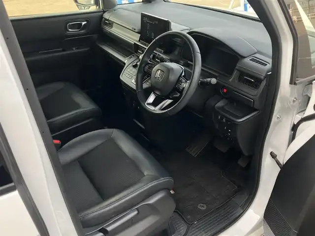 ホンダ ステップワゴン スパーダ 道南・函館 2024(令6)年 2.3万km プラチナホワイトパール /純正ナビ//フルセグTV//寒冷地仕様//全周囲カメラ//シートヒーター//パワーバックドア//オットマン//両側パワースライドドア//衝突被害軽減ブレーキ//レーダクルーズコントロール//レーンキープアシスト//ＥＴＣ