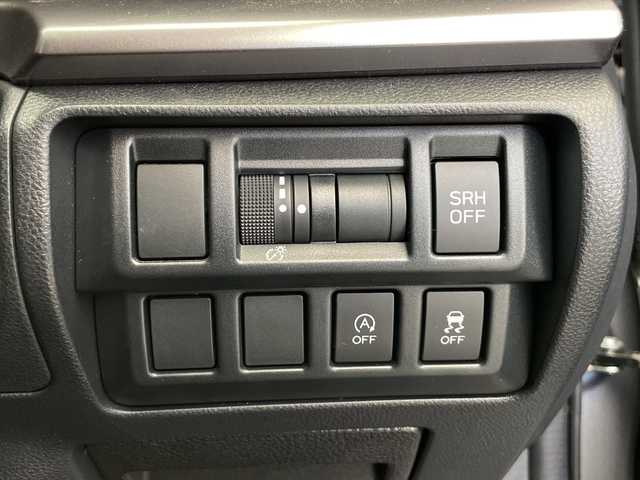 スバル インプレッサ ＸＶ 2．0i－L アイサイト 長野県 2018(平30)年 4.7万km アイスシルバーメタリック 4WD/社外メモリナビ（型番：AVIC-RZ201）/（CD＆SD＆USB＆iPod＆FM・AM）/バックカメラ/アイサイト/・クルーズコントロール（追従あり）/・レーンキープアシスト/・衝突被害軽減システム/パドルシフト/17インチ純正アルミホイール/純正フロアマット/電動パーキングブレーキ/ドアバイザー/LEDヘッドライト/フォグランプ/オートライト/トノカバー/ETC/アイドリングストップ/スマートキー/スペアキー/取扱説明書